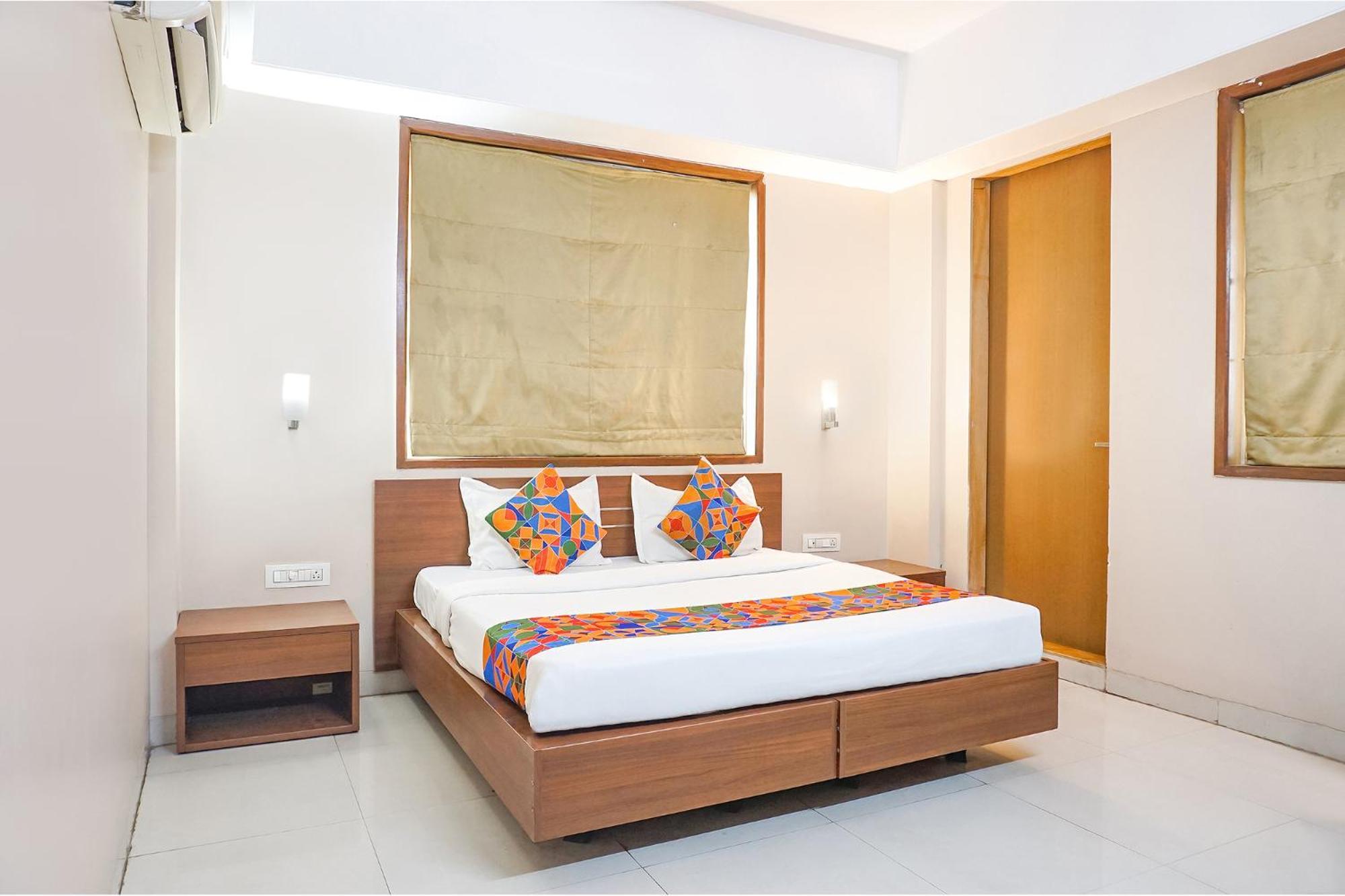 Fabhotel Classic Executive Phursungi Esterno foto