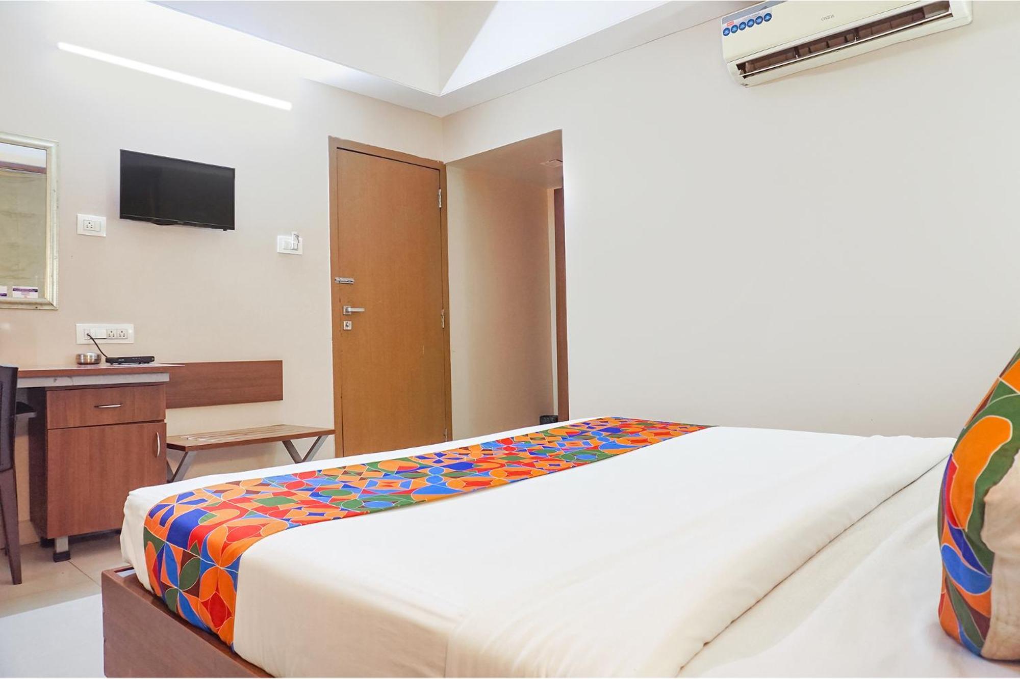 Fabhotel Classic Executive Phursungi Esterno foto