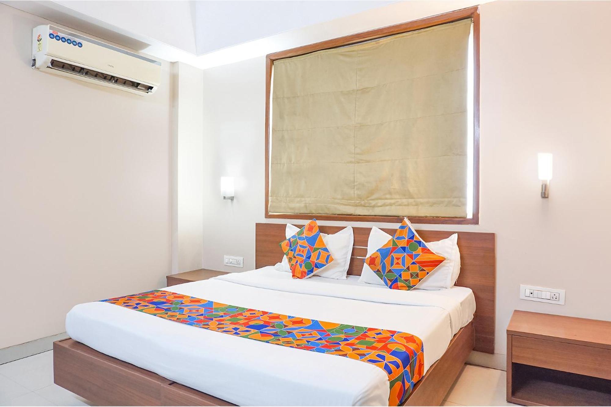 Fabhotel Classic Executive Phursungi Esterno foto