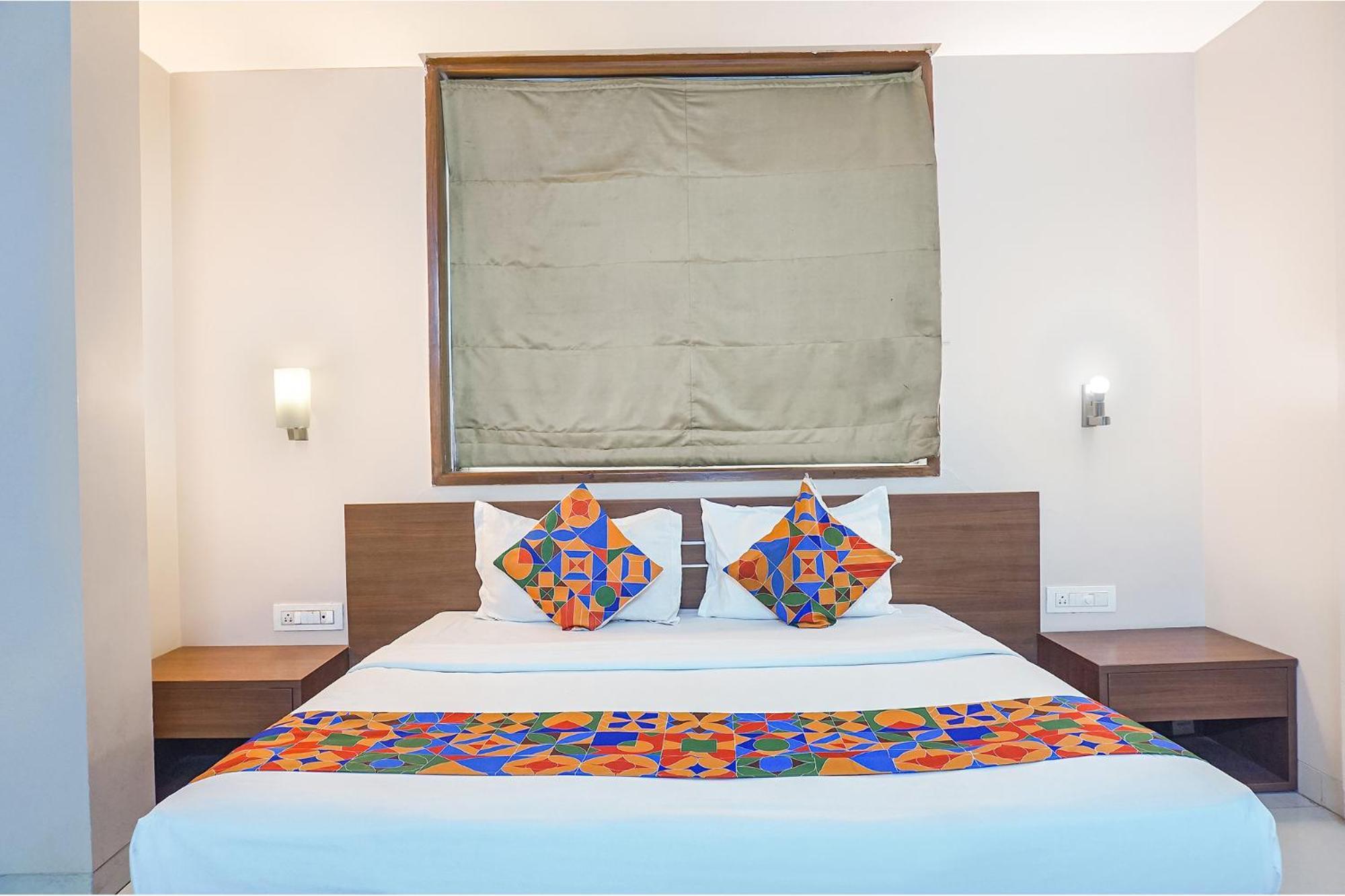 Fabhotel Classic Executive Phursungi Esterno foto
