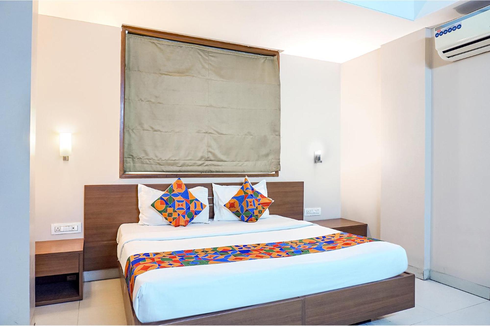 Fabhotel Classic Executive Phursungi Esterno foto