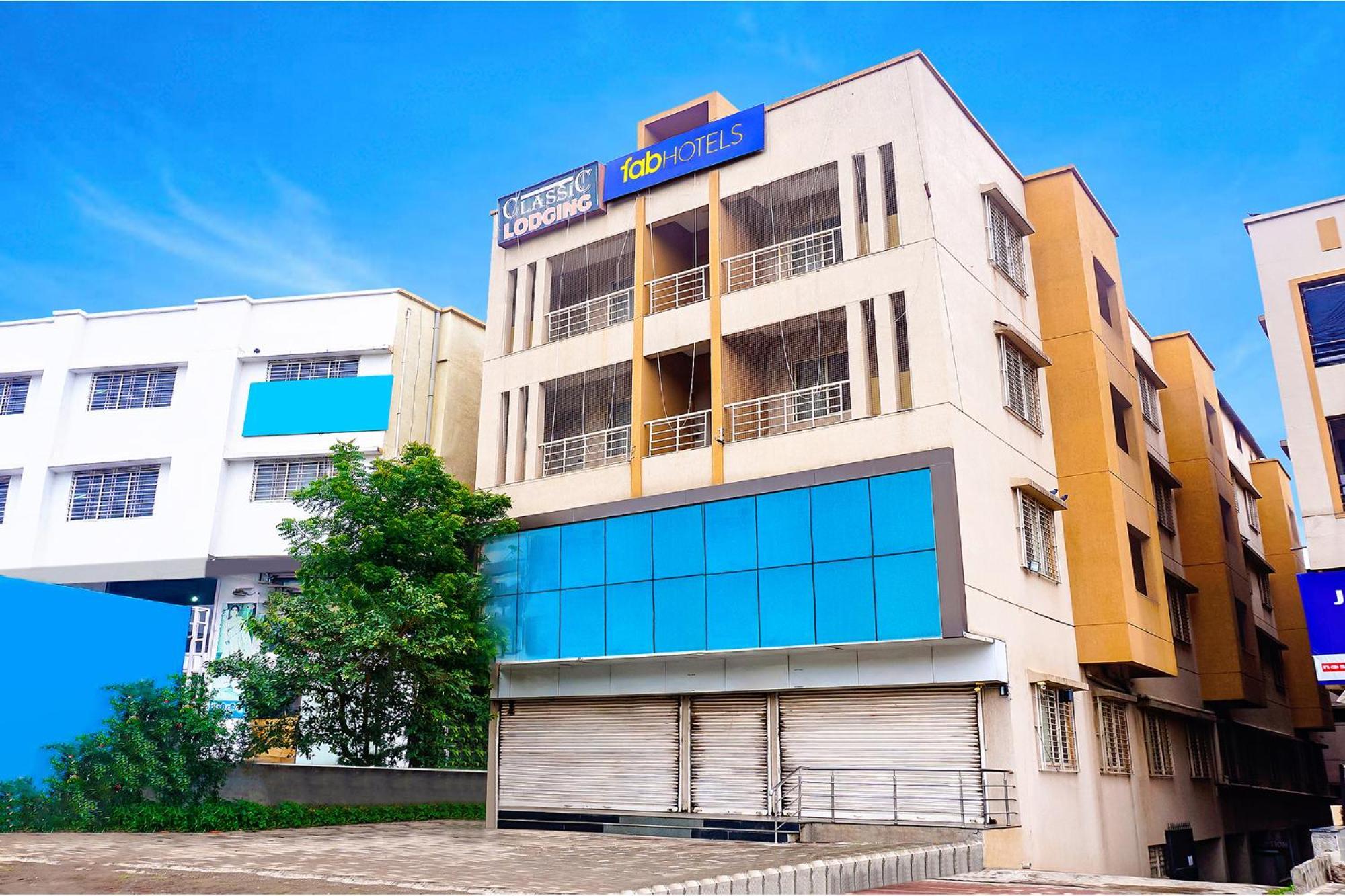 Fabhotel Classic Executive Phursungi Esterno foto