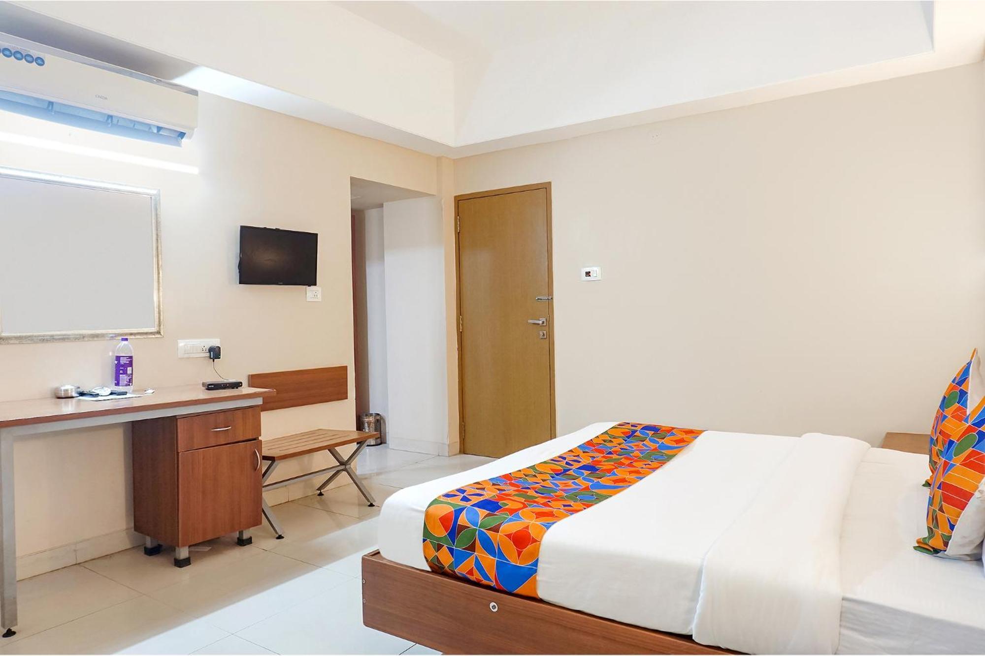 Fabhotel Classic Executive Phursungi Esterno foto