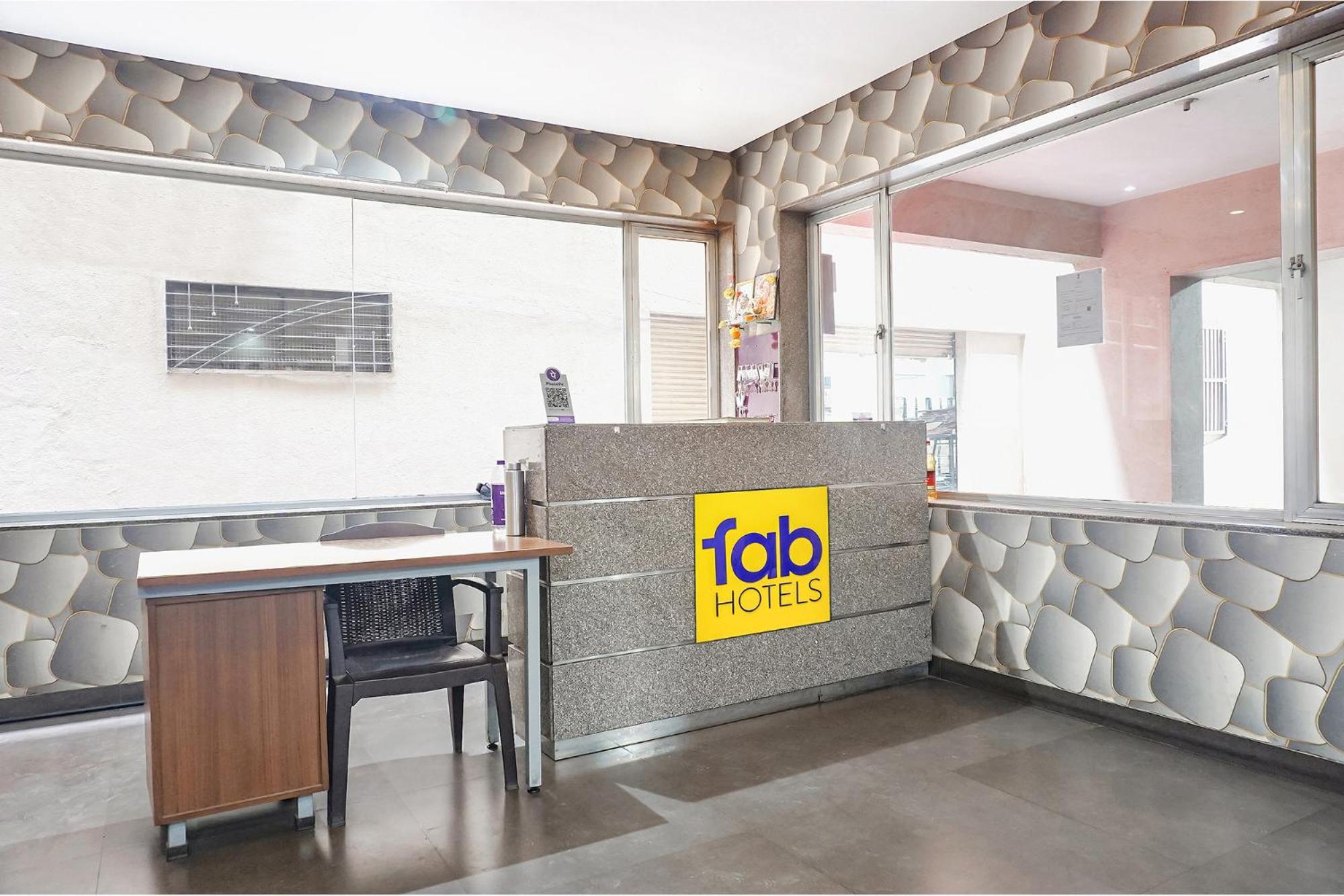 Fabhotel Classic Executive Phursungi Esterno foto