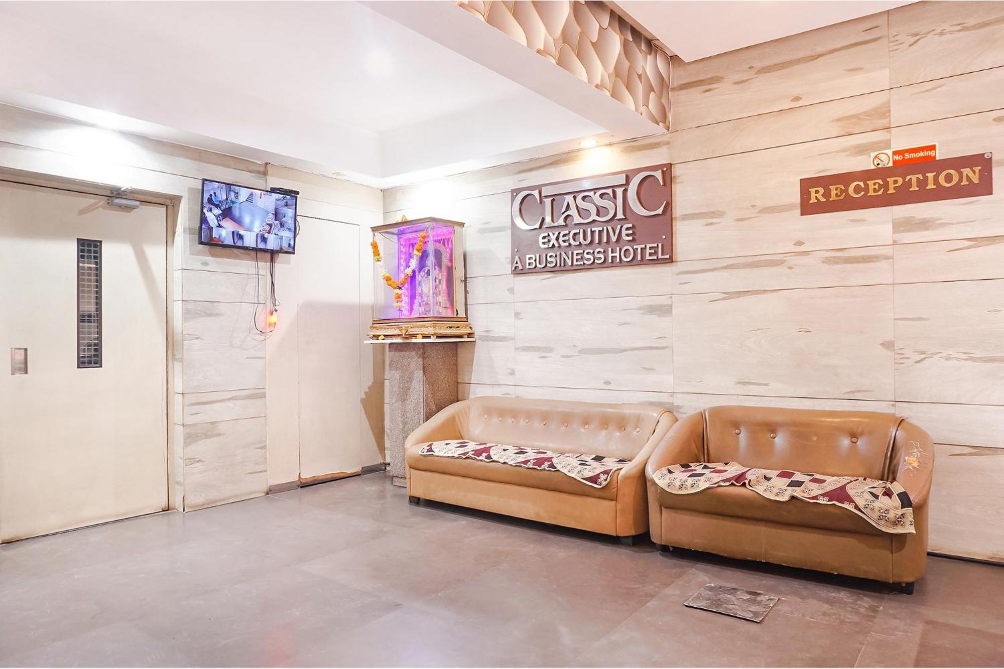 Fabhotel Classic Executive Phursungi Esterno foto