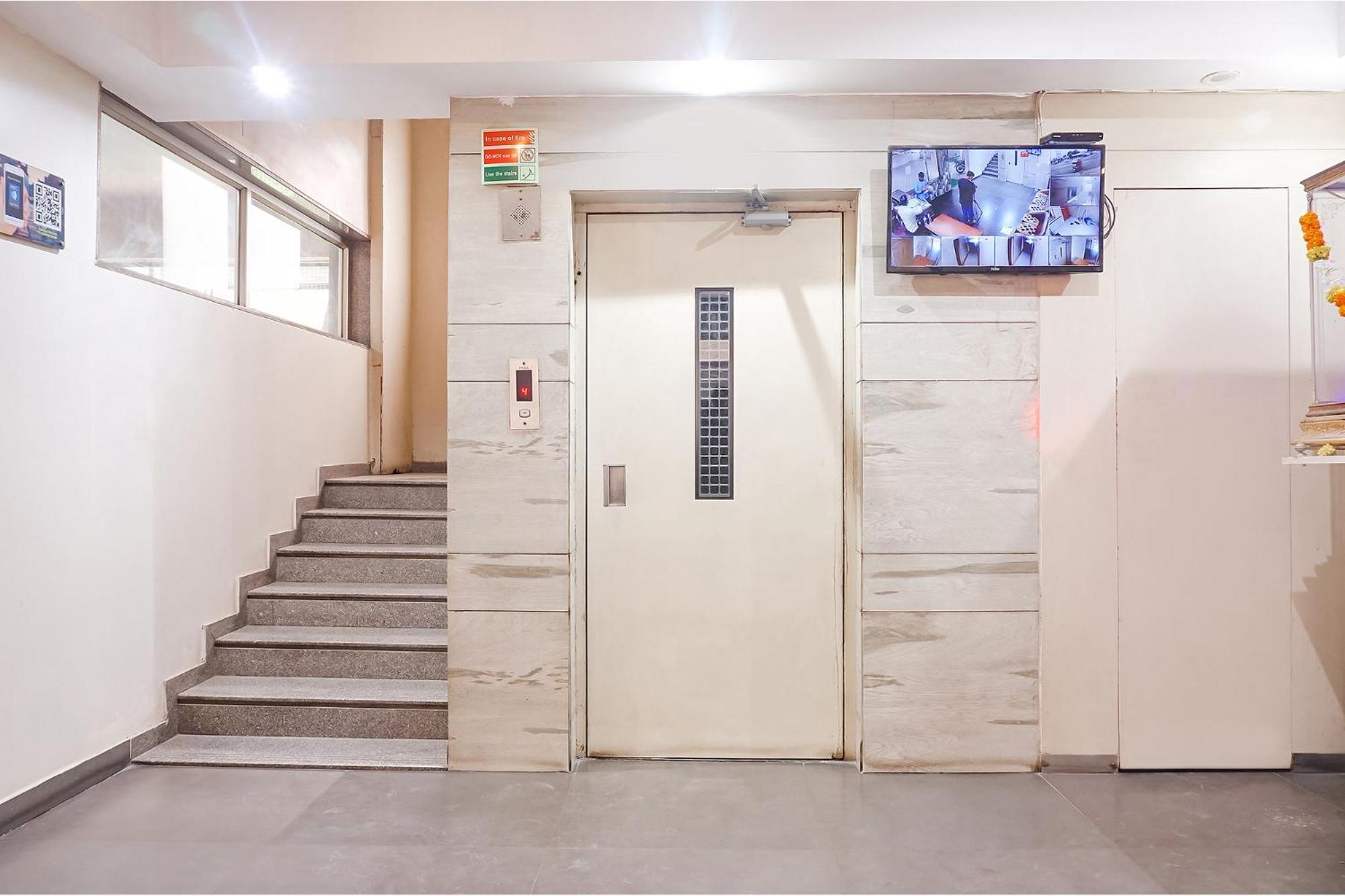 Fabhotel Classic Executive Phursungi Esterno foto