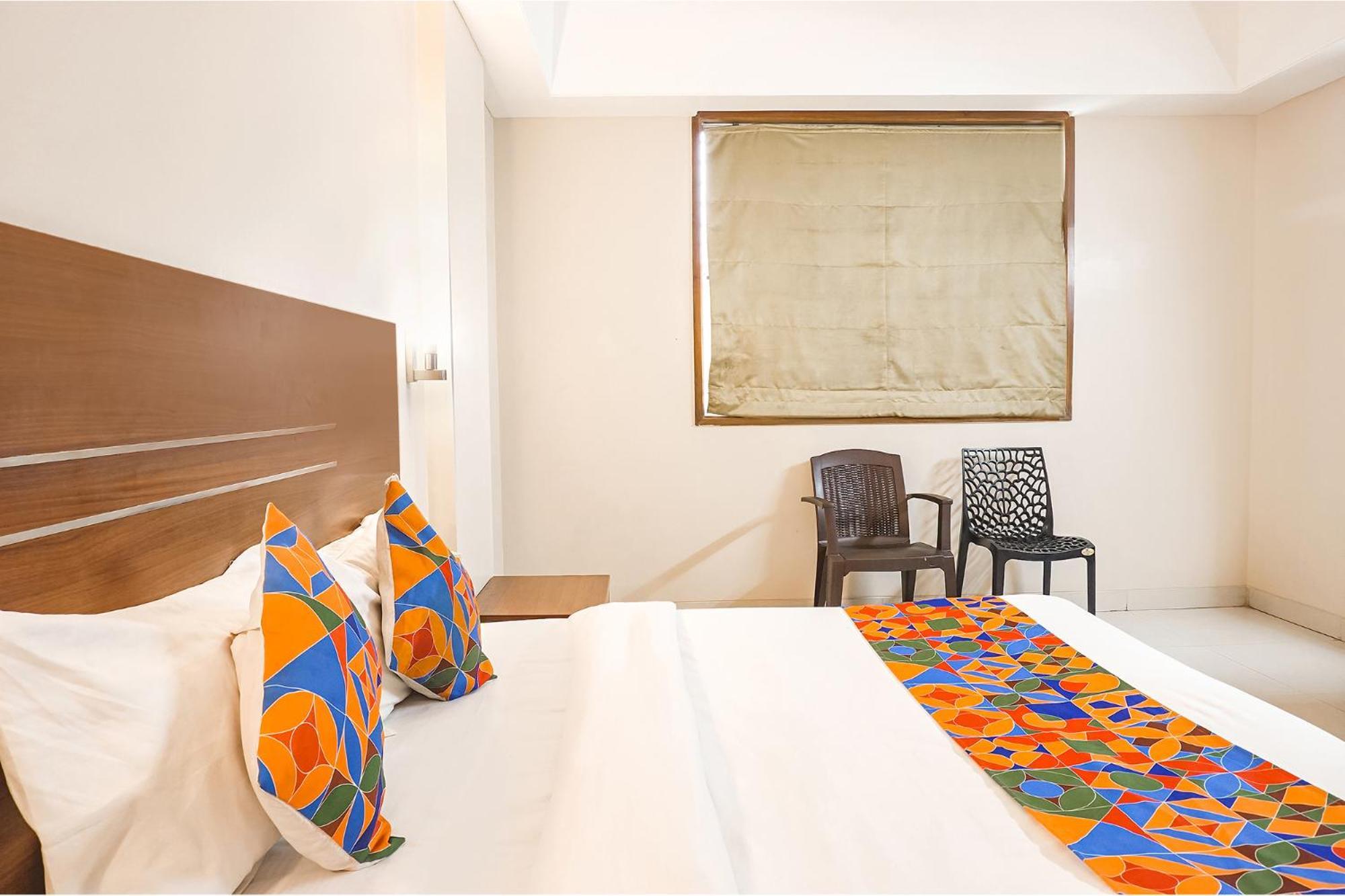 Fabhotel Classic Executive Phursungi Esterno foto