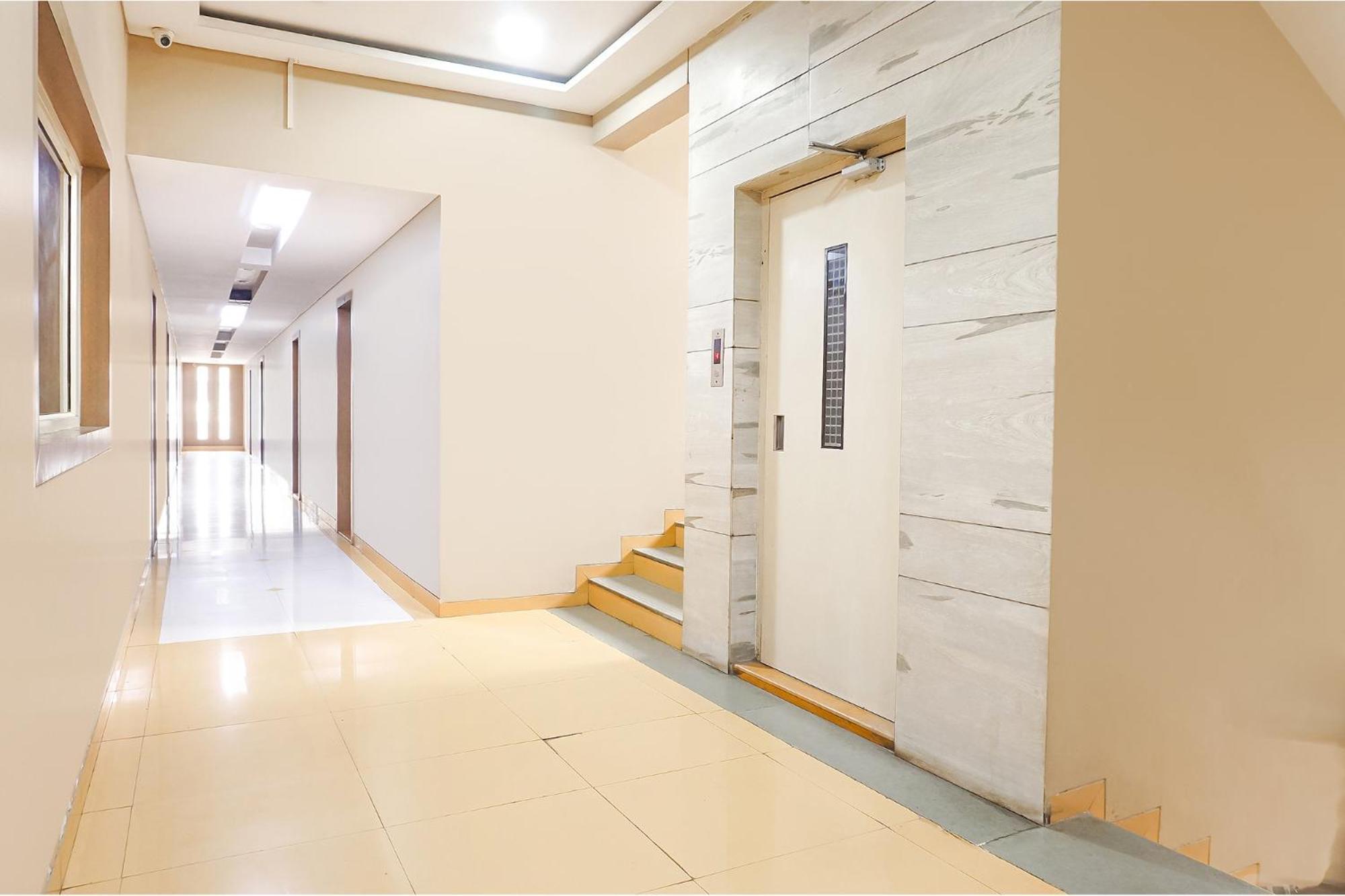 Fabhotel Classic Executive Phursungi Esterno foto