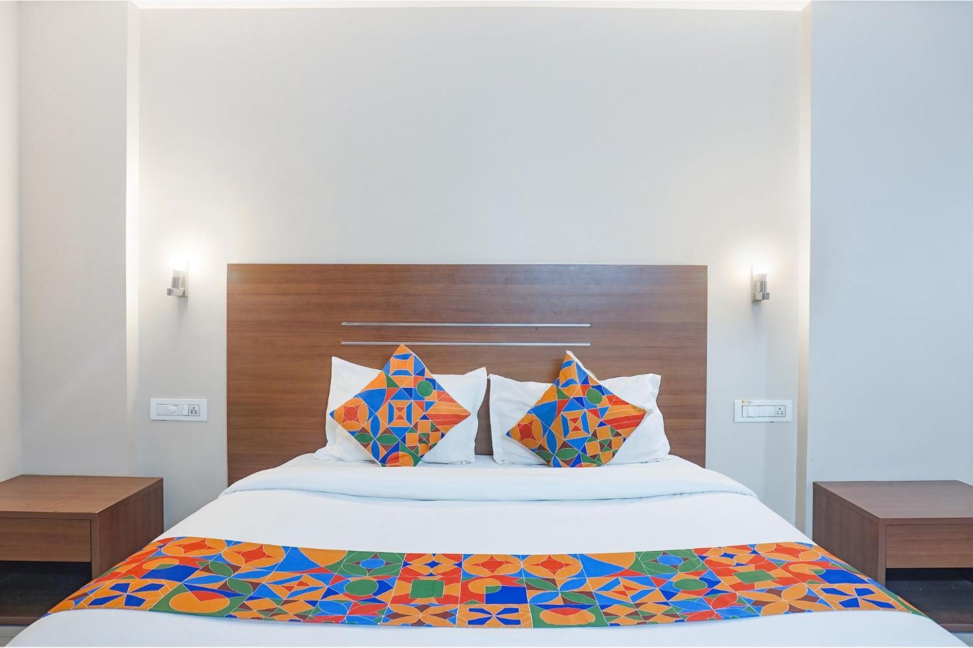 Fabhotel Classic Executive Phursungi Esterno foto